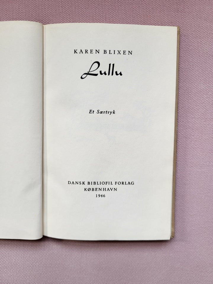 Lullu, Karen Blixen, emne: historie og samfund