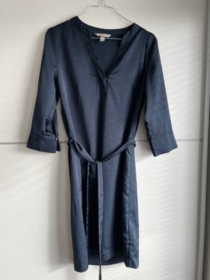 Sommerkjole, H&M, str. S,  Blå,  Næsten som ny, Super fin kjole med 3/4 længde ærmer sælges. Brugt f