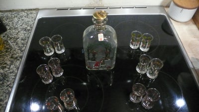 Glas, Holmegaard jule-snapseflaske(juledram) 1997, 65 cl

Inkl 12 snapsglas - seks forskellige glas,