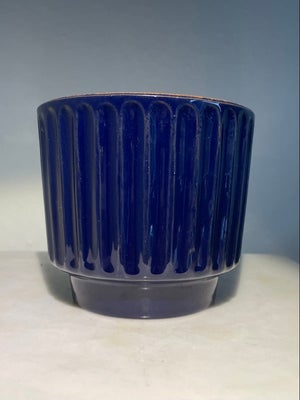 Keramik, Retro Urtepotteskjuler , Made in Germany, Smuk mørkeblå retro Urtepotteskjuler med vertikal