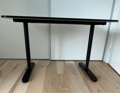 Skrive-/computerbord, IKEA BEKANT, b: 120 d: 80 h: 72, Du kan montere bordpladen i en højde, der pas