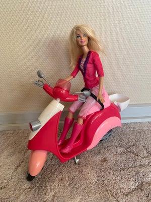 Barbie, Barbie på scooter.