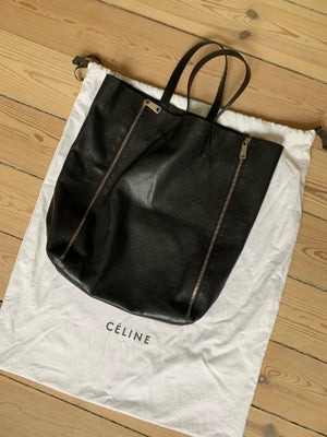 Shopper, Celine, læder, Lækker Celine taske i sort læder med lynlåse, der kan åbne for at give mere 