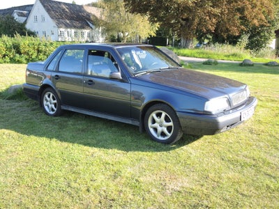 Volvo 460, 2,0 GL, Benzin, 1993, km 111200, blåmetal, ABS, airbag, alarm, 4-dørs, centrallås, starts