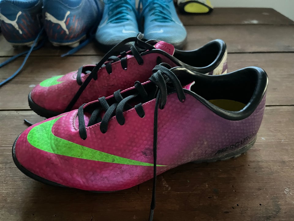 Fodboldstøvler, Kunstgræs fodboldstøvle, Nike – – Salg af Nyt og Brugt
