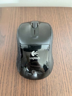 Mus, Logitech , God, Trådløs mus fra Logitech med aftagelig USB-stick.