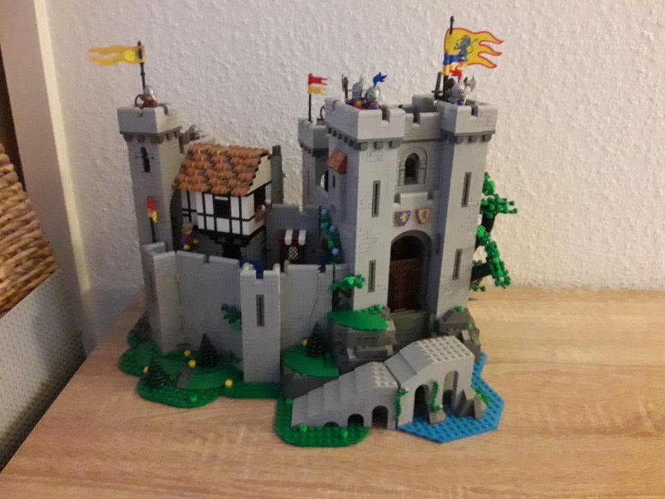 Lego Castle, 10305