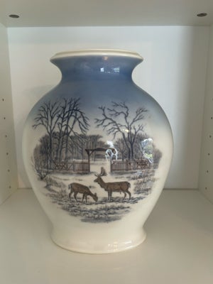Vase, Vase - motiv Dyrehaven, Royal Copenhagen, Royal Copenhagen nr. 5200.
Højde 21 cm
porcelænsvase