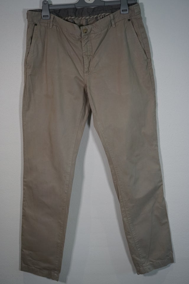 Chinos, Tiger of Sweden , str. 54