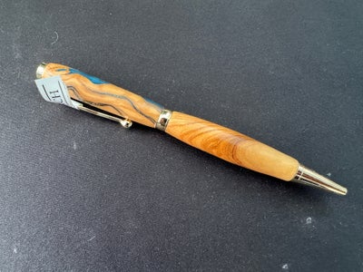 Kuglepenne, Håndlavet kuglepen, Håndlavet kuglepen fra eget værksted.

Denne pen er udført i: Oliven