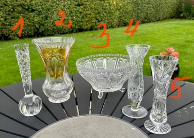 Vase, Krystalvaser, Vintage/ Retro, 1 - smuk vase til en blomst af ægte krystal med håndskårede moti