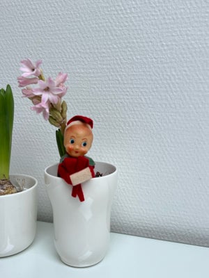 Knænisse, Lille mini knænisse  - retro / vintage nisse - skøn julepynt.  L 8,5 cm. 

Drillenisse 
Ni