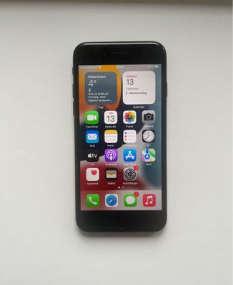 iPhone 7, 32 GB, God, Iphone 7 i sort i med 32gb i super god stand alt virker som den skal batterika