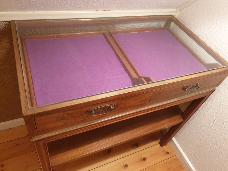 Glasskab, b: 80 d: 45 h: 78