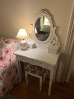 Sminkebord, Helt nyt og ubebygget bord med spejl og stol