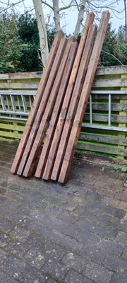 Tømmer, 7 stk. trykimpr., høvlede stolper. 90 x 90 mm. Længden går fra 210 - 260 cm. De har været br