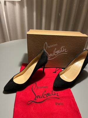 Stiletter, str. 36, Christian Louboutin,  Sort/black,  Ruskind/Suede,  God men brugt, Louboutin sort