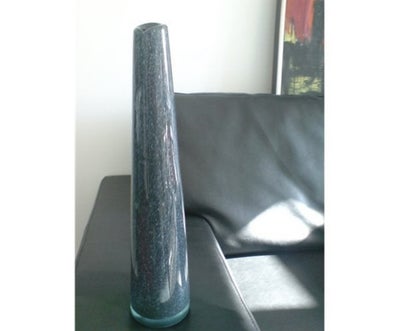 Vase, Vase, Fin høj vase sælges.
Fremstår så god som ny og uden skår.
40 cm. høj