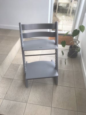 Højstol, Stokke, Stokke Tripp Trapp højstol i farven Storm Grey sælges til 500 kr. God og solid, med