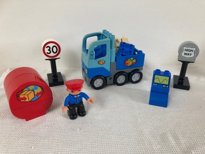 Lego Duplo, Poser med tema-sæt f.eks. politibåds-eftersætning (med kanon der kan skyde), ambulancefl