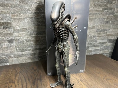 Samlefigurer, Hot toys Big chap Alien, 1/6 Alien fra den originale film.
Meget sjælden figur.
Minima