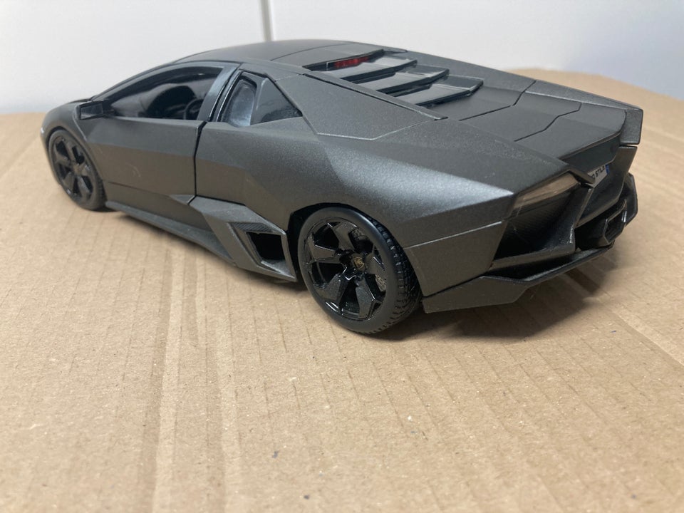 Modelbil, Lamborghini Reventón 1/18, skala 1:18