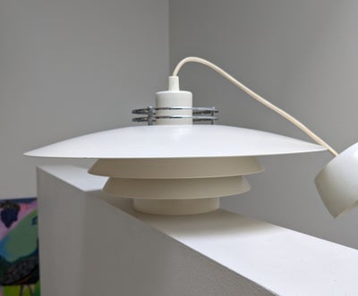 Pendel, ., Flot tidsløst Loftlampe i nordisk moderne dansk design.
Hvis metal max 60 W
Giver et flot
