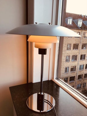 Arkitektlampe, DESIGNER PH 4/3 bordlampe. Den klassiske silhuet er et fantastisk eksempel på tidløst