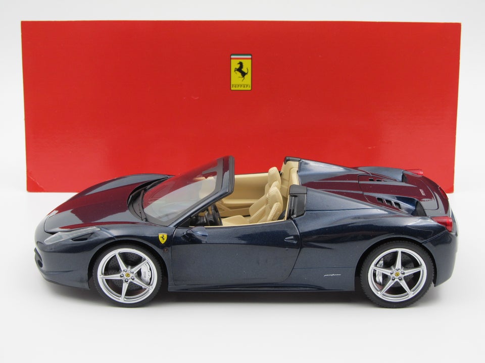 Modelbil, 2011 Ferrari 458 Spider, skala 1:18