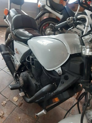 Honda, shadow vt 1100c, 1100 ccm, 120 hk, 1986, 46000 km, hvid, m.afgift, velkørede rimlig pæn nysyn