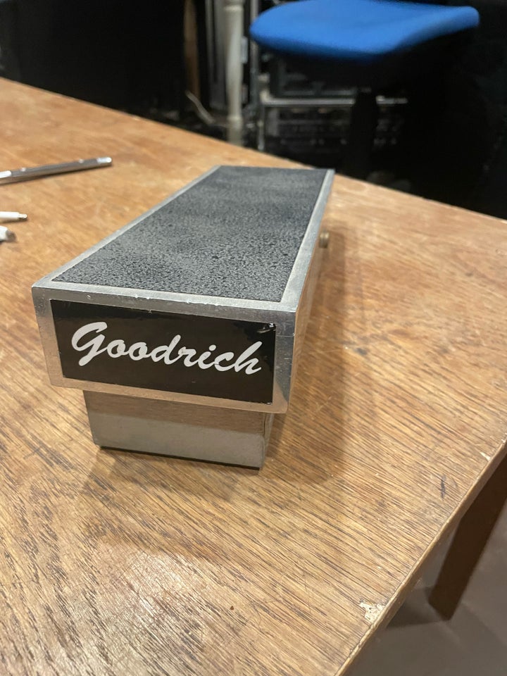 Goodrich volume pedal