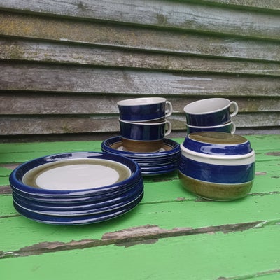 Porcelæn, Kaffestel Elisabeth , Rörstrand, 5 kopper med underkop og kagetallerken.
Sukkerskål.
Samle