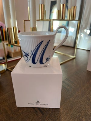 Porcelæn, Kop kaffekop, Smukkeste helt nye Royal Copenhagen Alfabet højhankskop med “M”. Helt ny, st
