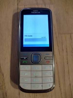 Nokia C5, Fin stand
Sælges uden lader

Kan sendes