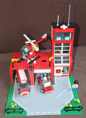 Lego City, 6571, 
Brandstation med brandbil, helikopter og en mindre bil.
Komplet med vejledning, me