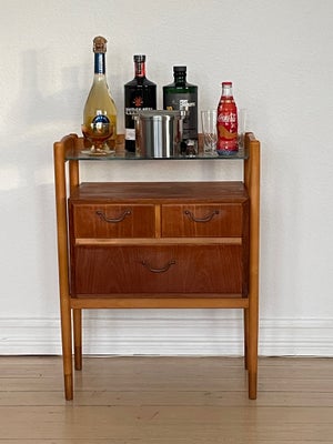 Barskab teaktræ kommode, Teaktræ kommode barskab, Teaktræ kommode barskab sengebord
Stel udført i bø