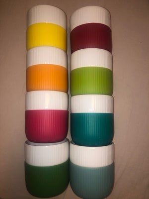 Porcelæn, Kopper, Royal Copenhagen, Sælger 8 kontrast termokopper i forskellige farver. 
Den hindbær