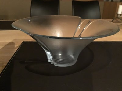 Glas, Skål, Holmegaard, Smuk og velholdt skål “Lijle” af Torben Jørgensen , dia 28 cm højde 12 cm 