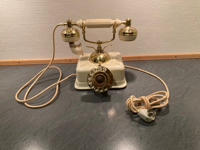 Telefon, Antik telefon, 1897 Kjøbenhavn Telefon

Fin antik telefon

Giv et bud