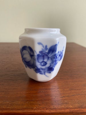 Porcelæn, Blå blomst vase, Royal Copenhagen, Blå blomst vase
Produceret af Royal Copenhagen før 1923