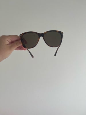 Solbriller dame, Gucci, Gucci solbriller, brugt minimalt. Gg0024s 002, der er en lille ridse på højr