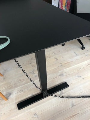 Skrivebord, dencon, b: 160 d: 90, hæve sænke bord str 90x160 , sort stel, bordplade sort laminat , k