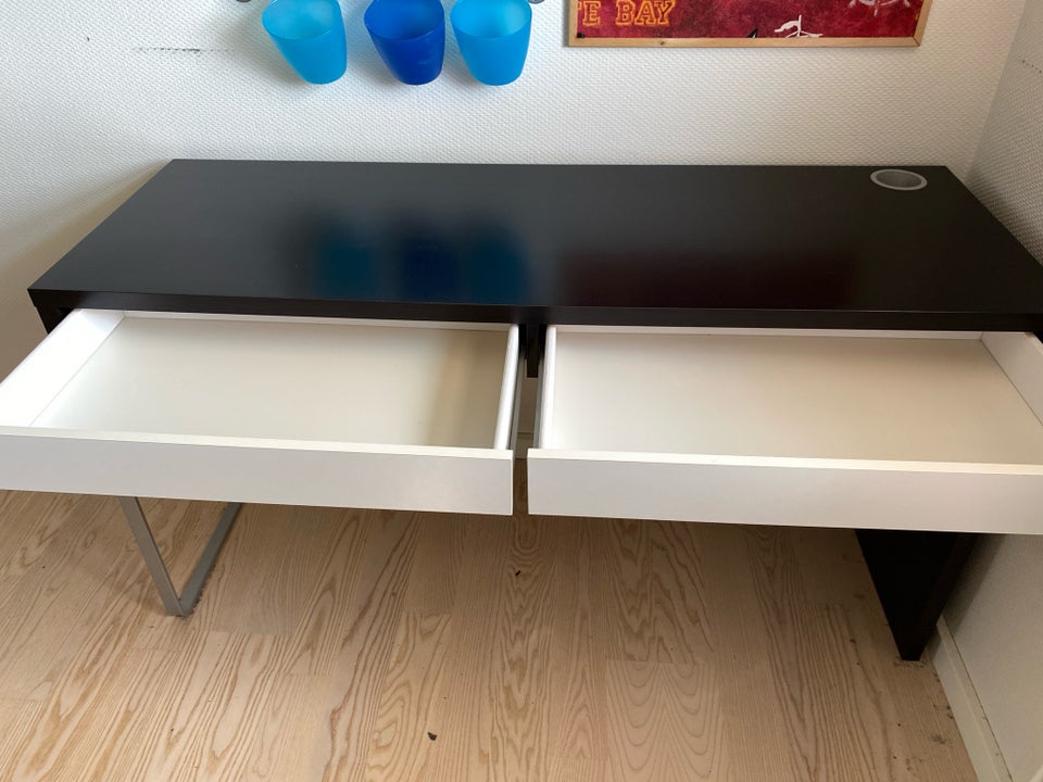 Skrive-/computerbord, Micke fra Ikea , b: 142 d: 50 h: 75