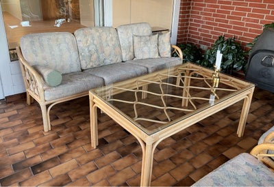 Kurvemøbler, bambus, 3 pers., SOLGT.
Kurvemøbler
Sæt bestående af bord 72 x 122. Sofa, længde 178 cm