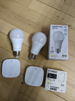 Pære, Ikea,  Trådfri LED pærer og Styrbar fjernbetjeninger 

Med dette sæt kan du dæmpe og ændre lys