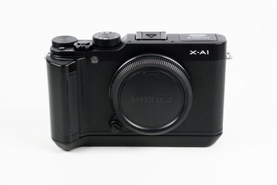 Fujifilm, X-A1, God, 
Fujifilm X-A1 kamerahus i sort, med den helt rigtige tiltskærm og indb. flash.