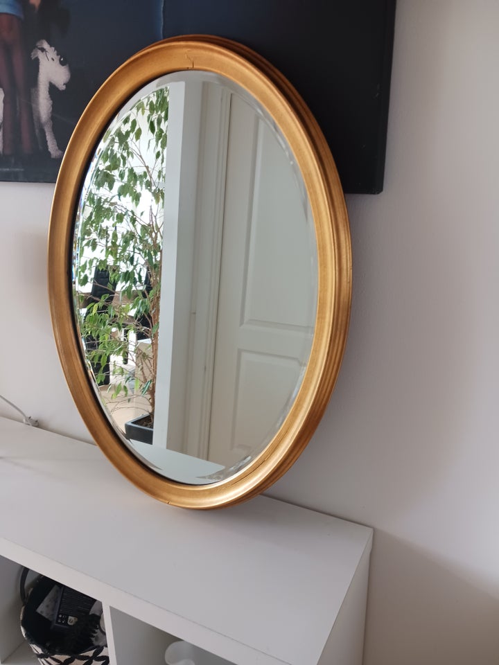 Ovalt spejl.