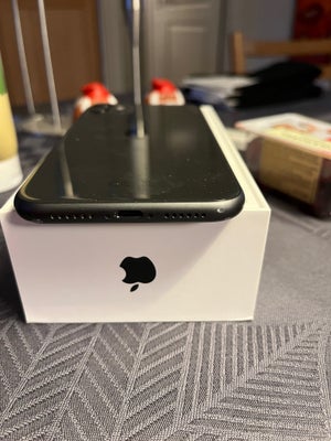 iPhone 11, 64 GB, sort, God, Fin IPhone der altid har været i cover og har haft beskyttelsesglas. Sm