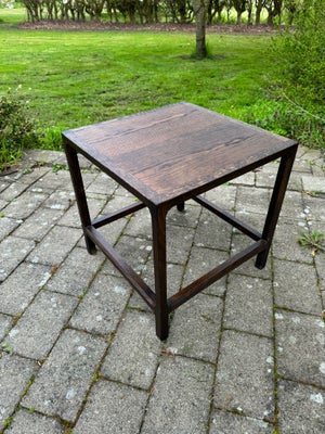 Sidebord, Kai Kristiansen, egetræ, Sjældent sidebord / lampebord i mørkbejdset egetræ fra 60’erne. D