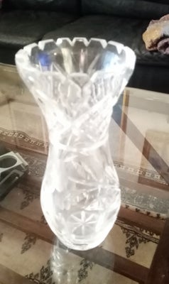 Vase, Vase, Krystalvase på 25 cm. sælges.

Afhentes i Virum
